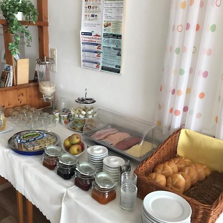 Gaestehaus & Weingut Klein Illmitz Bagian luar foto